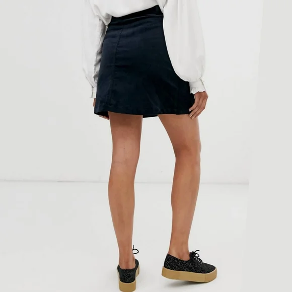 ❄️ 3/$15 - NWOT Monki A-Line Cord Mini Skirt, EU Size 44/US 12 - Picture 3 of 9